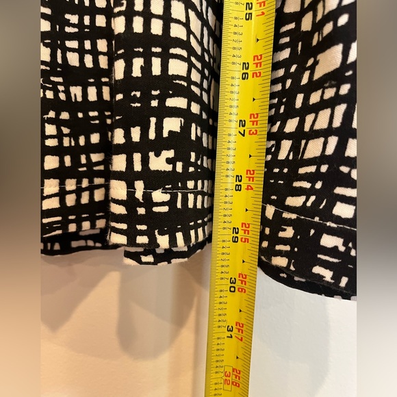 Chico’s Ladies Tunic, Black and White Stretch Knit, size XXL (4) - Picture 5 of 9